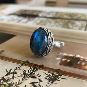925 Sterling Silver Labradorite Ring sizes : US: 7,8,9,10,11 wow Piece of Art!!
